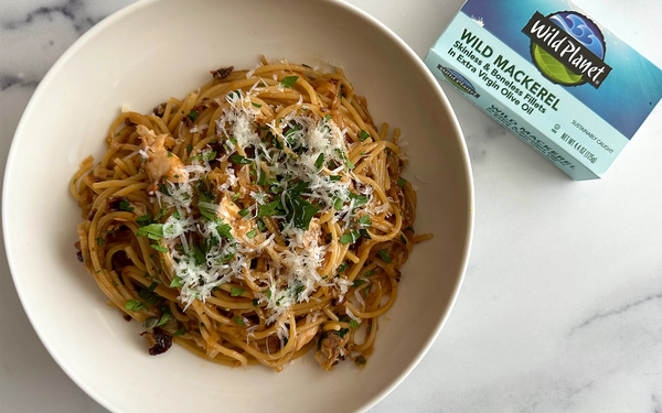 Caramelized Onion Mackerel Pasta